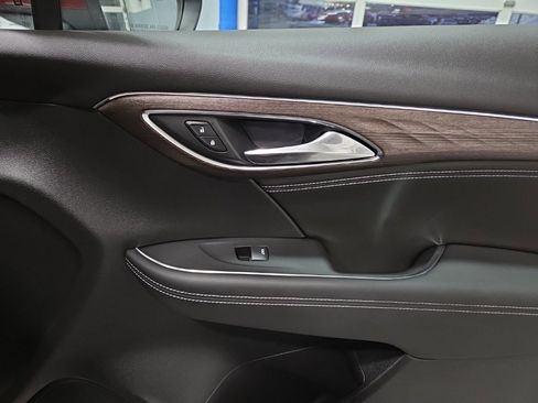 Used 2023 Buick Envision Avenir image 20