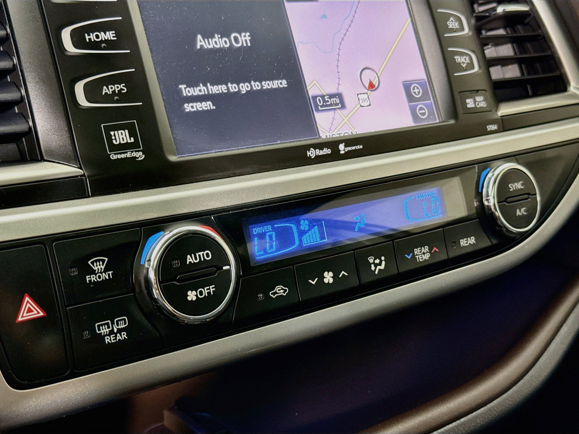 Used 2015 Toyota Highlander Limited w/ Driver Technology Package AWD/4WD image 17