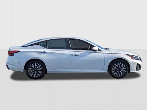 New 2026 Nissan Altima 2.5 SV FWD image 6