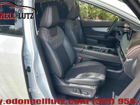 Used 2025 Nissan Murano Platinum w/ Cargo Package image 13
