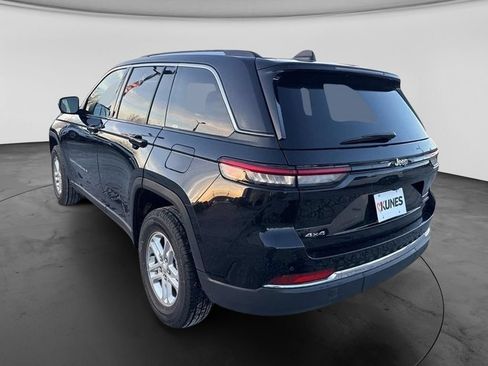 Used 2023 Jeep Grand Cherokee Laredo AWD/4WD image 9