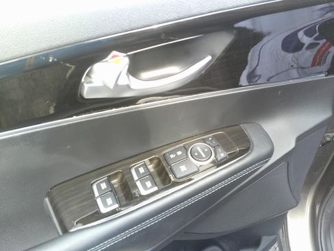 Used 2019 Kia Sorento AWD image 16