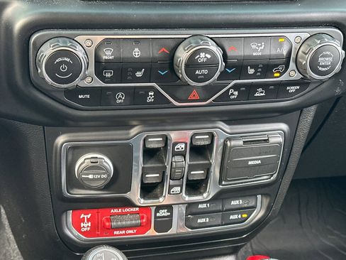 Used 2021 Jeep Gladiator Mojave image 18