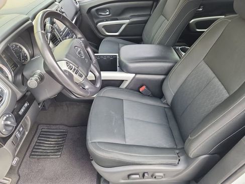 Used 2018 Nissan Titan SV w/ SV Convenience Package image 19