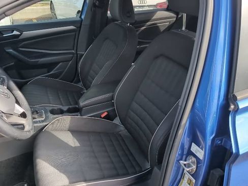 Used 2023 Volkswagen Jetta Sport FWD image 9