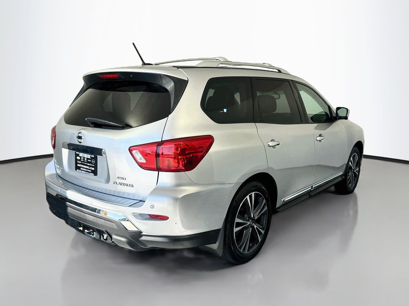 Used 2017 Nissan Pathfinder Platinum AWD/4WD image 7