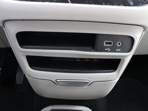 Used 2017 Chrysler Pacifica Touring-L image 42