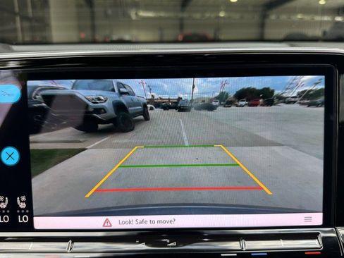 Used 2024 Volkswagen Atlas Cross Sport SE image 20