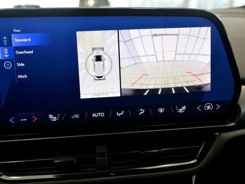 Used 2024 Chevrolet Equinox EV RS image 20