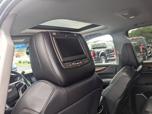 Used 2019 Cadillac Escalade Luxury AWD/4WD image 27