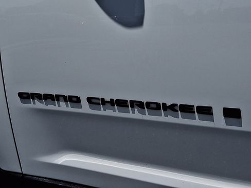Used 2023 Jeep Grand Cherokee Altitude AWD/4WD image 32