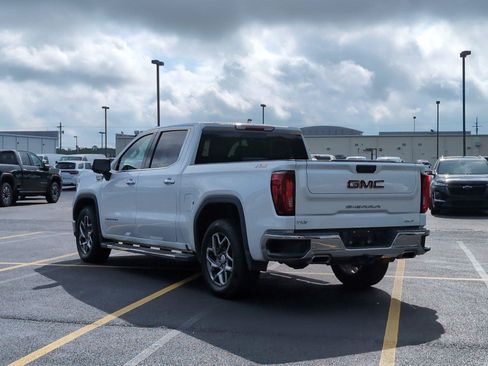 Used 2022 GMC Sierra 1500 SLT w/ SLT Premium Plus Package AWD/4WD image 3