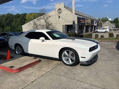 Used 2014 Dodge Challenger R/T RWD image 4