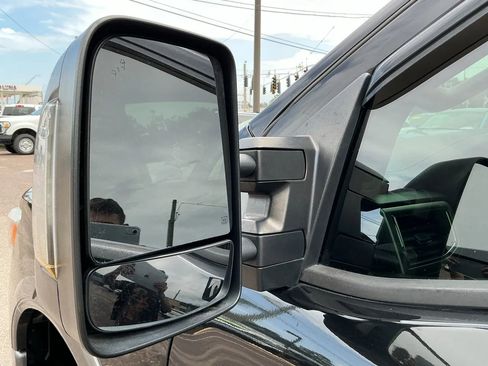 Used 2017 Nissan Titan PRO-4X image 10