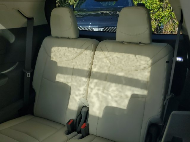Used 2025 Cadillac XT6 Premium Luxury FWD image 13