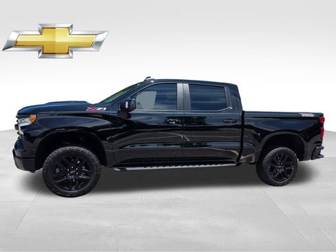 Used 2024 Chevrolet Silverado 1500 LT Trail Boss w/ LT Trail Boss Premium Package AWD/4WD image 3
