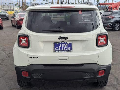 Used 2023 Jeep Renegade Latitude image 3