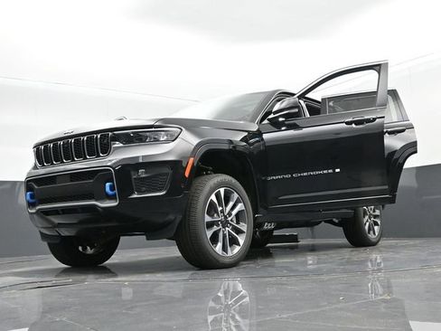 Used 2024 Jeep Grand Cherokee Overland w/ Advanced Protech Group III AWD/4WD image 68