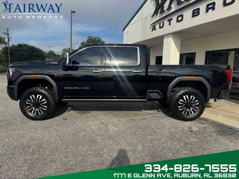 Used 2025 GMC Sierra 2500 Denali Ultimate image 9