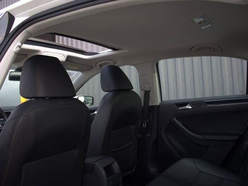 Used 2017 Volkswagen Jetta SEL image 24