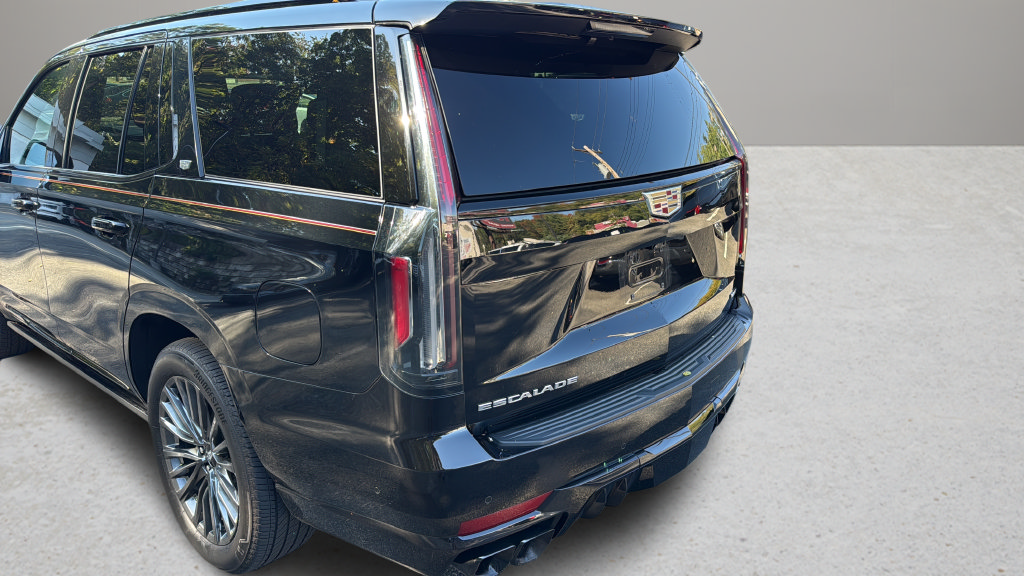 Certified 2023 Cadillac Escalade V w/ Heavy-Duty Trailer Package AWD/4WD image 11