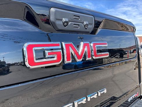 Used 2025 GMC Sierra 2500 AT4 w/ AT4 Premium Plus Package AWD/4WD image 31