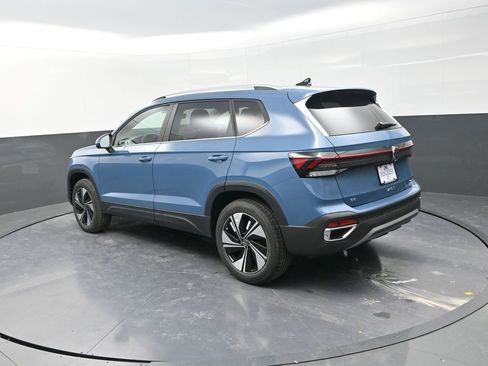 New 2026 Volkswagen Taos SE image 6