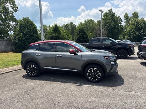 Used 2025 Nissan Kicks SR AWD/4WD image 3