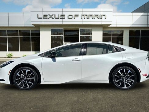 Used 2024 Toyota Prius Prime XSE Premium image 2