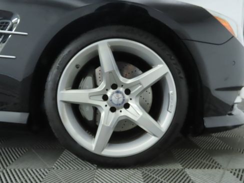 Used 2013 Mercedes-Benz SL 550 image 37