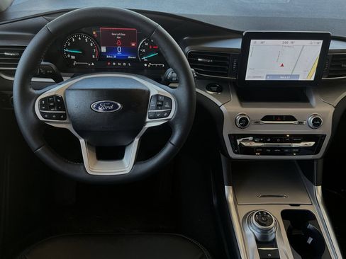 New 2024 Ford Explorer XLT w/ Equipment Group 202A image 12