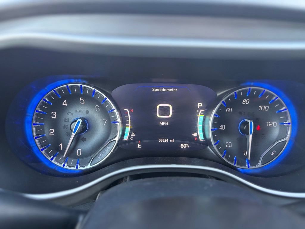 Certified 2025 Chrysler Pacifica Select FWD image 35