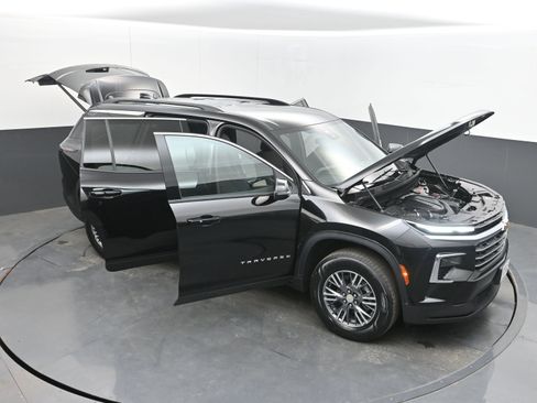 Used 2025 Chevrolet Traverse LT FWD image 39