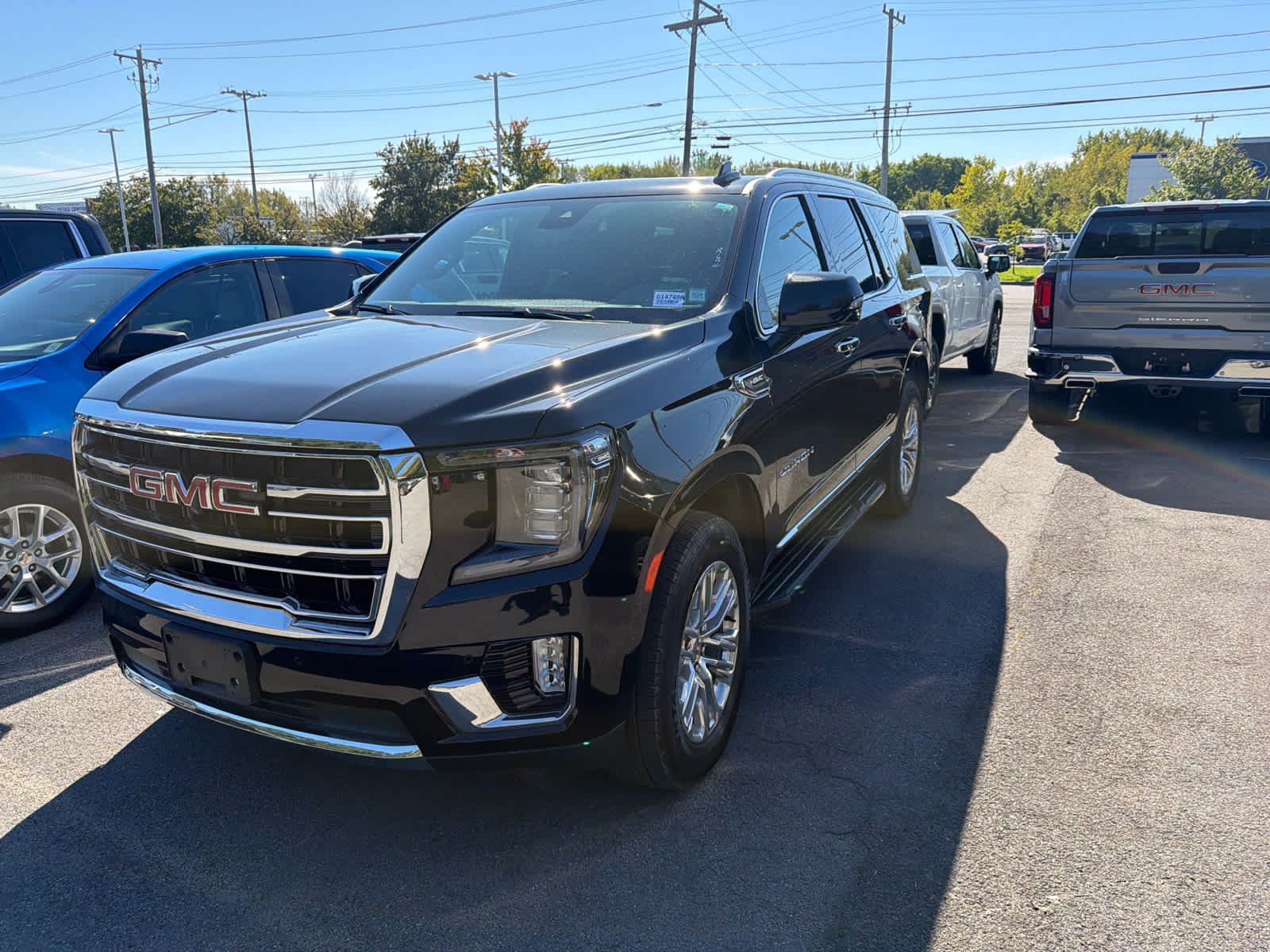 Used 2023 GMC Yukon SLT w/ SLT Premium Package AWD/4WD image 1