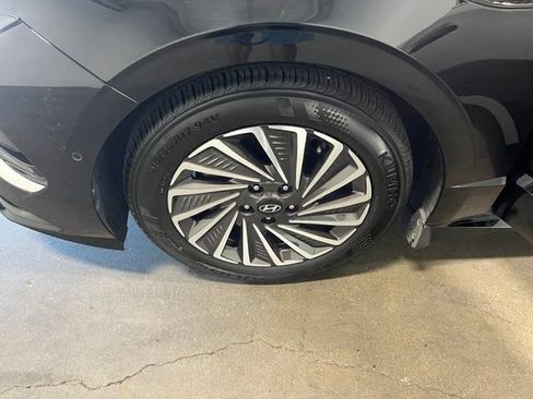 Used 2025 Hyundai Sonata Limited FWD image 30