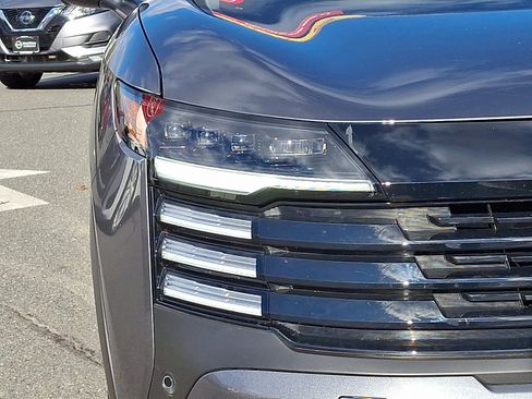 Used 2025 Nissan Kicks SR image 9