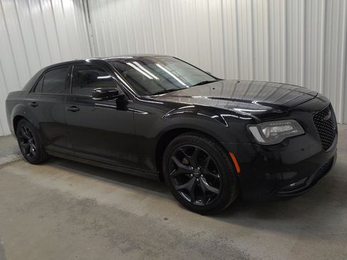 Used 2022 Chrysler 300 S RWD image 11