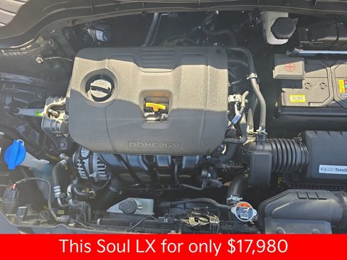 Used 2025 Kia Soul LX w/ LX Technology Package FWD image 35