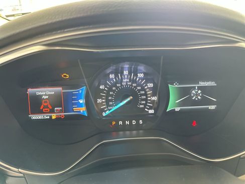 Used 2018 Ford Fusion SE w/ Fusion SE Technology Package image 19