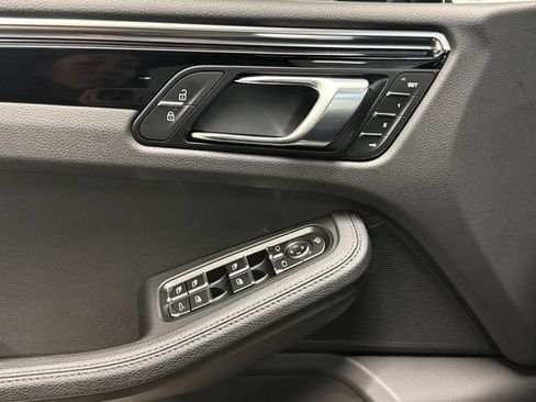 Certified 2023 Porsche Macan S AWD/4WD image 38