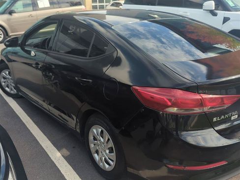 Used 2017 Hyundai Elantra SE FWD image 3