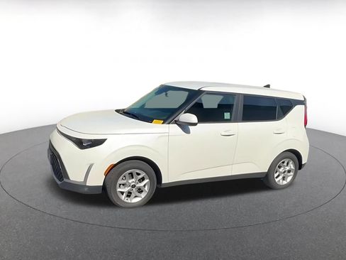 Used 2025 Kia Soul LX w/ LX Technology Package FWD image 8