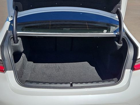 Used 2024 BMW 330i Sedan image 9