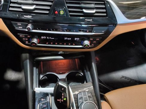 Used 2023 BMW 530i xDrive w/ Premium Package image 21