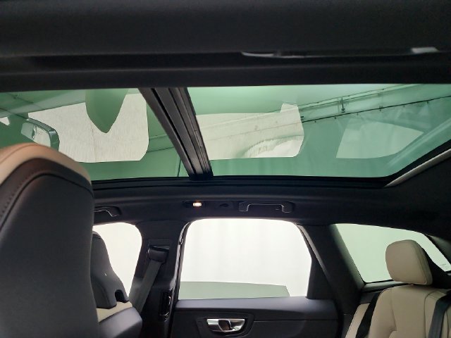 New 2027 Volvo XC60 B5 Plus AWD/4WD image 22