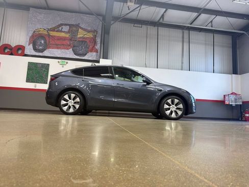 Used 2023 Tesla Model Y Long Range AWD/4WD image 68