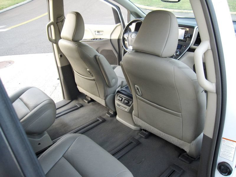 Used 2019 Toyota Sienna XLE w/ XLE Navigation Package AWD/4WD image 30