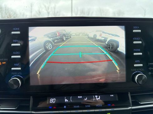 Used 2021 Toyota Sienna XLE image 9