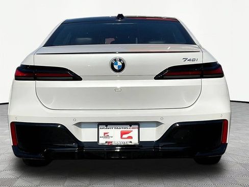 Used 2023 BMW 740i w/ Parking Assistance Package RWD image 6