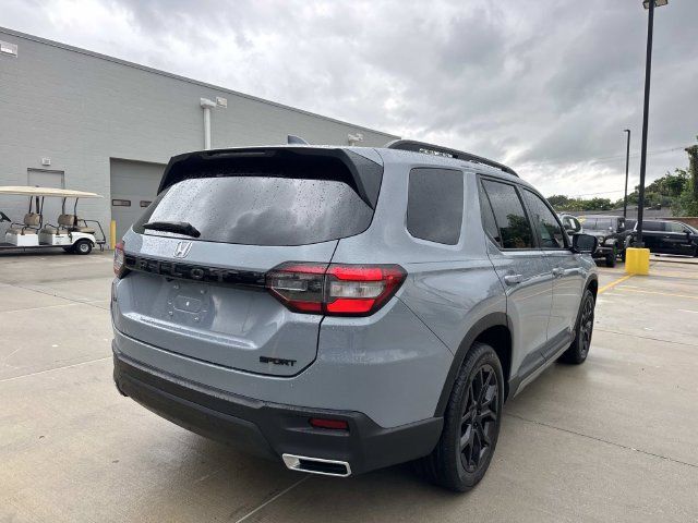 Used 2025 Honda Pilot Sport image 7